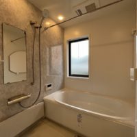 浴室は乾燥暖房機付きのものへ交換。