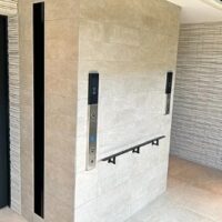 エレベーター2基完備！通勤・通学時の混雑が緩和され、待ち時間短縮に繋がります。