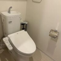 汚れがつきにくいフチなし形状のトイレ。