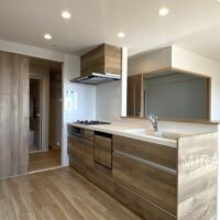 脱衣所と行き来できる家事動線の良い間取り。