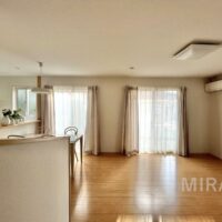 玄関からLDKに入った様子 玄関からLDKに入った様子