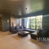 光差し込む明るい1階共用ロビー 光差し込む明るい1階共用ロビー