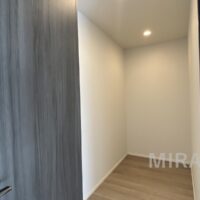 高さのある物も収納できる収納庫。 高さのある物も収納できる収納庫。