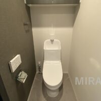 収納棚付きのトイレ 収納棚付きのトイレ