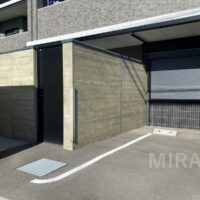 テラス横の専用駐車場。 テラス横の専用駐車場。