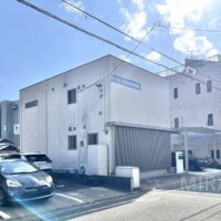 東南からの外観。