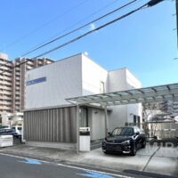 南西からの外観。