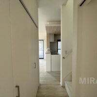 廊下からLDKを見た様子。