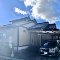 北西からの外観。天井高があるので２階建てのようですが平屋です。