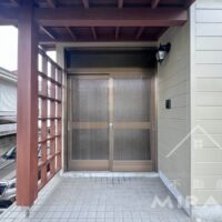 玄関は引戸。 玄関は引戸。