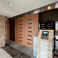 重厚感のあるマンション玄関