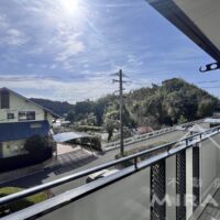 2階バルコニー。緑も見える気持ち良い場所です。 2階バルコニー。緑も見える気持ち良い場所です。