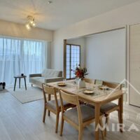 15.1畳のLDKは南からの光がたっぷり入る明るいリビングです。