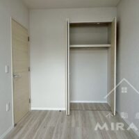 南側5.3畳の洋室クローゼット