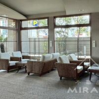 マンションロビーはホテルのような装い