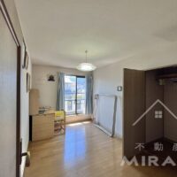 2階の真ん中の洋室。お子様のお部屋に最適です。 2階の真ん中の洋室。お子様のお部屋に最適です。